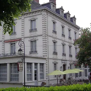 Des Thermes 2* Bourbon-lʼArchambault